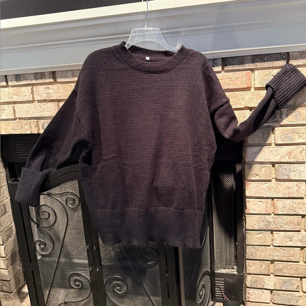 Long cuff sleeve acrylic crew neck sweater, black, size Large, NWOT